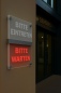 Preview: LED Sign " Bitte eintreten - Bitte warten " | faunz.com