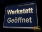 Preview: LED Hinweisschild Gravur "Werkstatt geöffnet" oder individueller Text Info-Schild Signalschild Werbeschild Leuchtschild