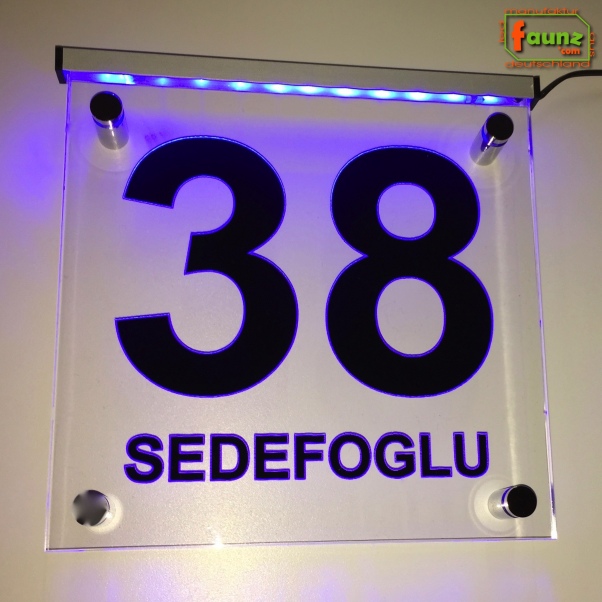 Preview: LED Hausnummer Ziffer + Familienname "38" - individuelle Gravur Hausnummernleuchte Hausnummernschild Außenwandleuchte Außenlampe Leuchtschild
