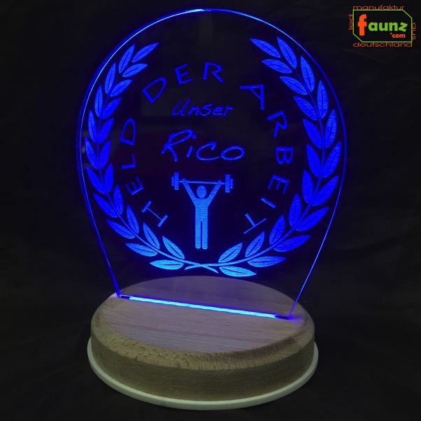 LED Pokal Auszeichnung Aufsteller Acrylglas Gravur "Held der Arbeit" individueller Name mobil Akku Batterie betrieben USB aufladbar