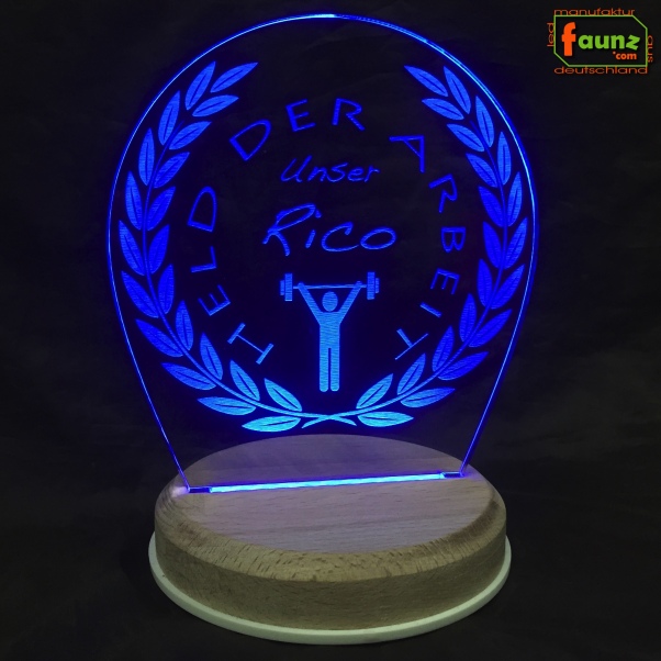 LED Pokal Auszeichnung Aufsteller Acrylglas Gravur "Held der Arbeit" individueller Name mobil Akku Batterie betrieben USB aufladbar