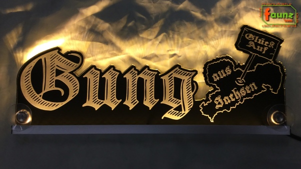 LED Mottoschild Gravur "Gung aus Sachsen" als Konturschnitt Spaßschild Dekoschild Namensschild Truckerschild Leuchtschild