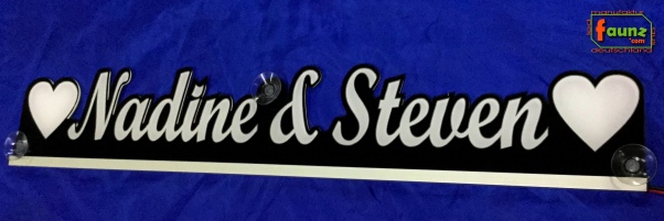 LED Namensschild Duo Gravur "Nadine & Steven" oder Wunschnamen Paar mit Symbolik Herzen als Konturschnitt - Truckerschild Leuchtschild