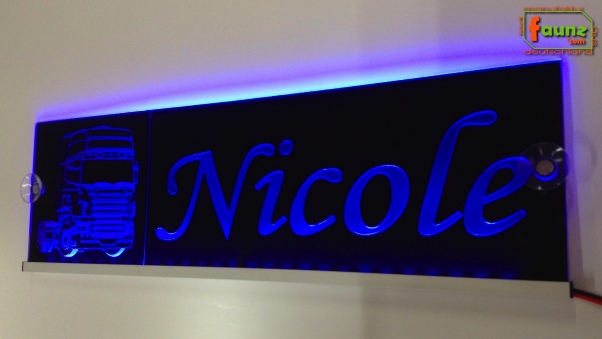 LED Namensschild Detailzeichnung Zugmaschine Gravur "Nicole" oder Wunschname auf Rechteckplatte - Truckerschild Neonschild Leuchtschild