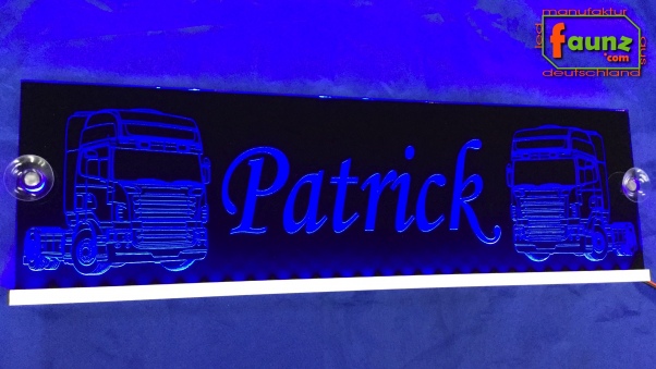 LED Namensschild Detailzeichnung Zugmaschine Gravur "Patrick" oder Wunschname auf Rechteckplatte - Truckerschild Neonschild Leuchtschild