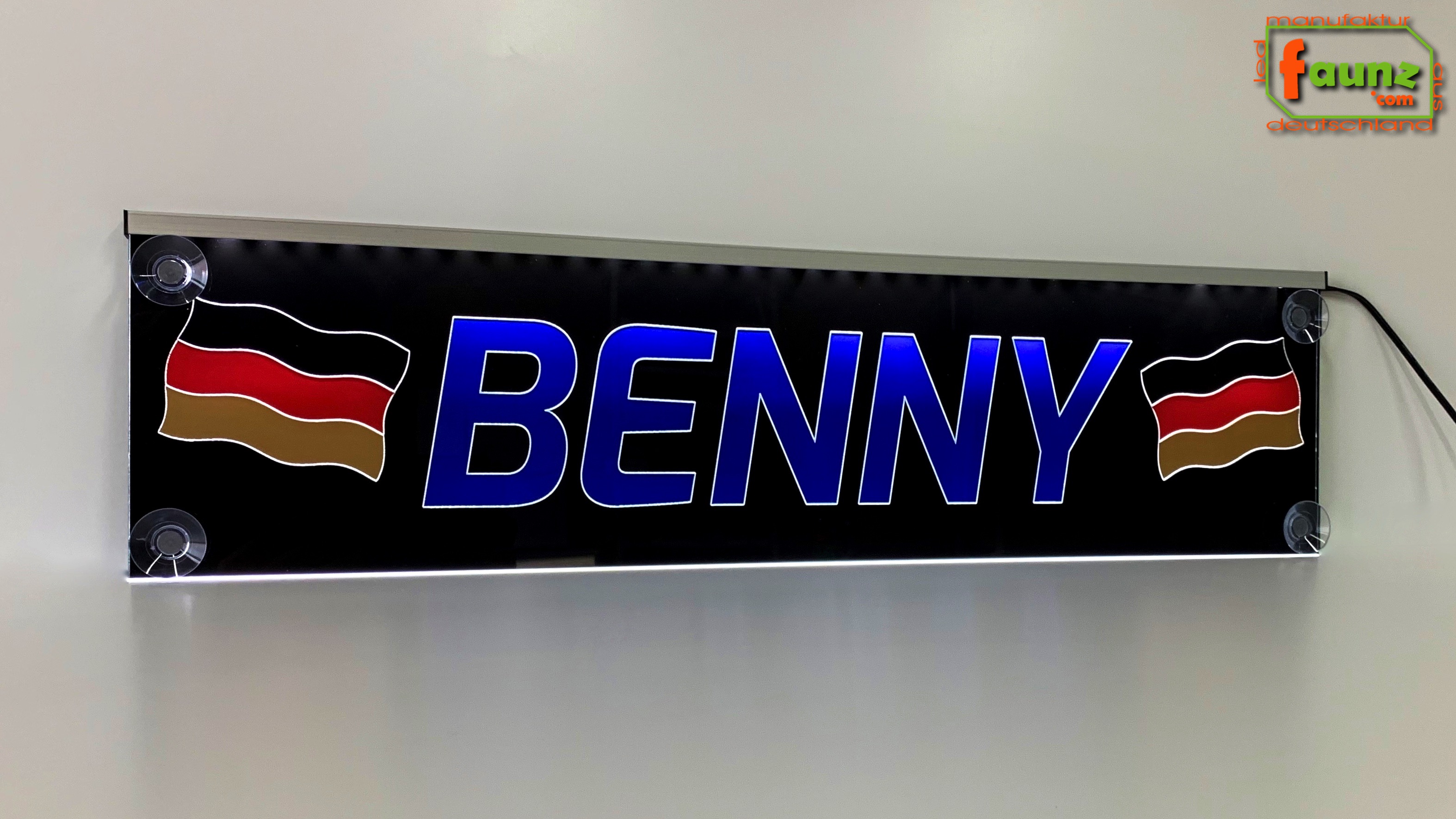 LED Namensschild Benny graviert mit indirekter LED Beleuchtung