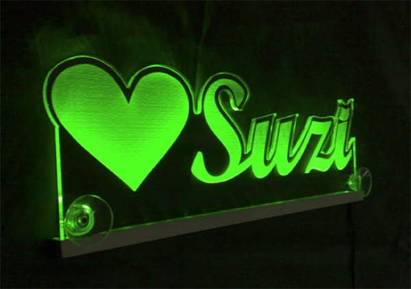 LED Namensschild Symbolik Herz Gravur "Suzi" oder Wunschname als Konturschnitt - Truckerschild Neonschild Leuchtschild