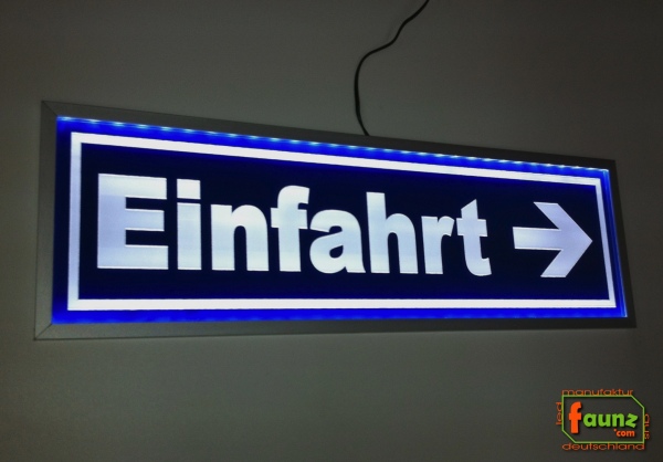 LED Schild - Leuchtreklame Tiefgaragenschild " Einfahrt + Pfeil " Hinweisschild Wegweiser Leuchtschild