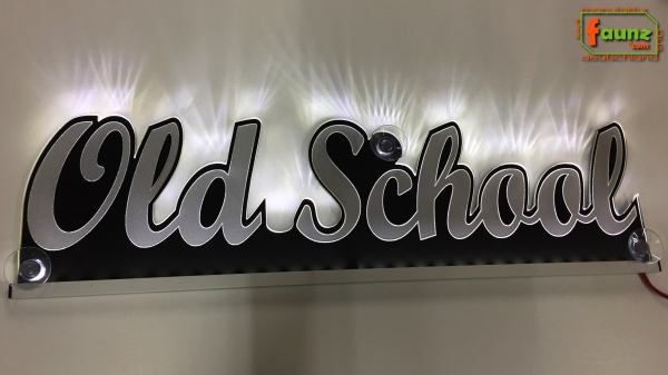 Ihr LED Wunschname "Old School" Namensschild Leuchtschild Truckerschild als Konturschnitt
