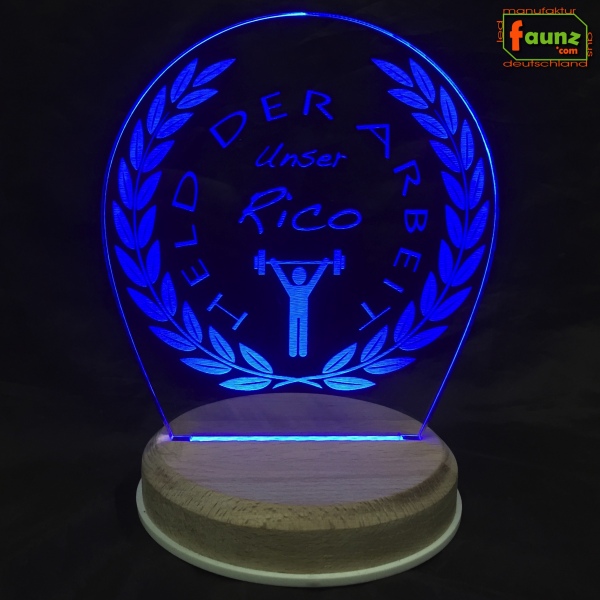 LED Pokal Auszeichnung Aufsteller Acrylglas Gravur "Held der Arbeit" individueller Name mobil Akku Batterie betrieben USB aufladbar