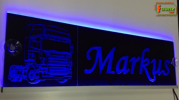 LED Namensschild Detailzeichnung Zugmaschine Gravur "Markus" oder Wunschname auf Rechteckplatte - Truckerschild Neonschild Leuchtschild