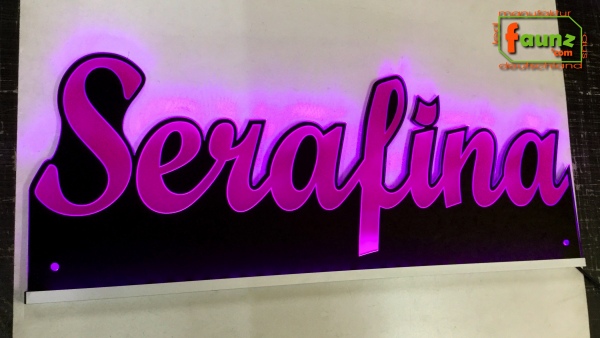 Ihr LED Wunschname "Serafina" Namensschild Leuchtschild Truckerschild